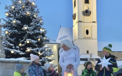 Christkind unterwegs in Freistädter Altstadt
