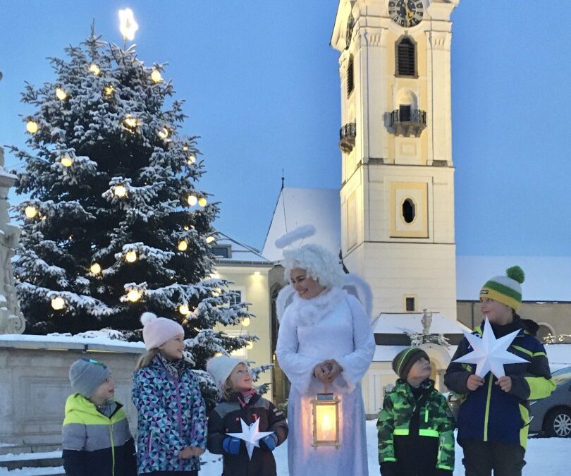 Christkind unterwegs in Freistädter Altstadt